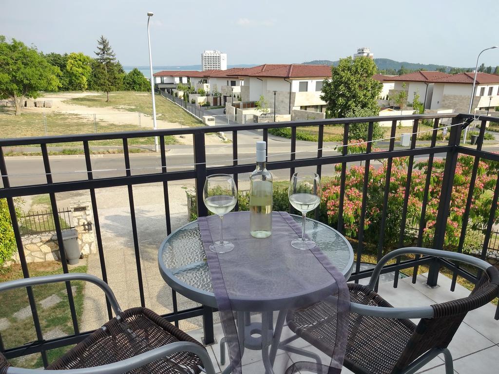 Albizia Apartments Balatonfüred Екстериор снимка