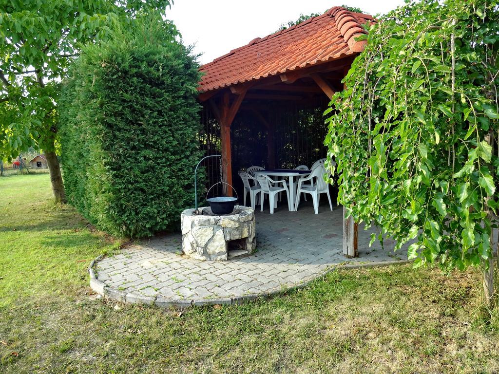 Albizia Apartments Balatonfüred Екстериор снимка