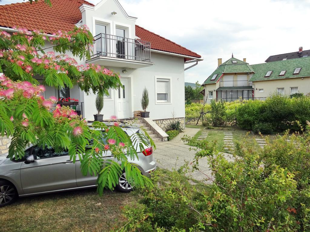 Albizia Apartments Balatonfüred Екстериор снимка