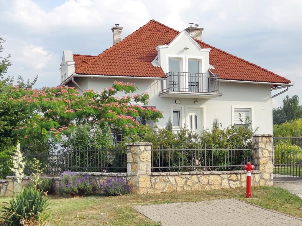 Albizia Apartments Balatonfüred Екстериор снимка